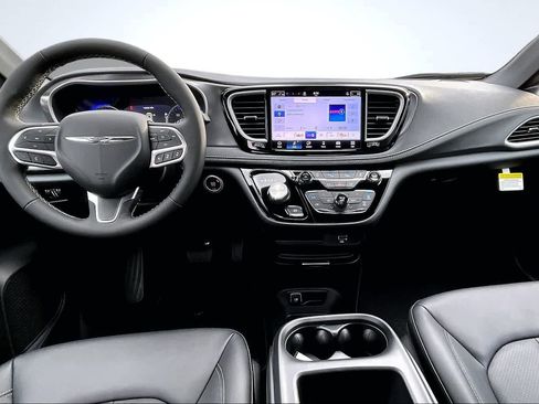 New 2026 Chrysler Pacifica Select image 10