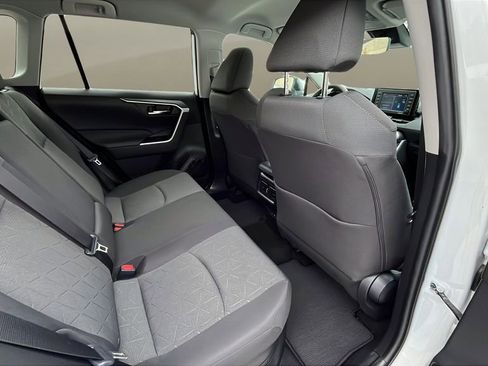 Used 2022 Toyota RAV4 XLE w/ Carpet Mat Package (TMS) image 15