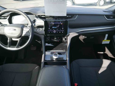 Used 2025 Jeep Grand Cherokee L Laredo w/ Trailer Tow Package image 5