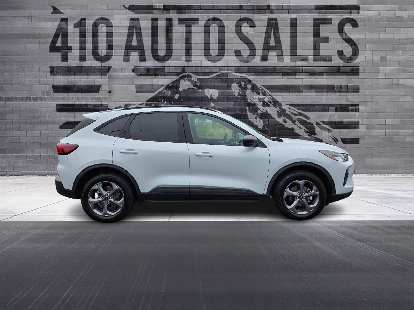 Used 2025 Ford Escape ST-Line AWD/4WD image 2