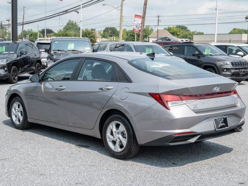 Used 2023 Hyundai Elantra SE FWD image 9