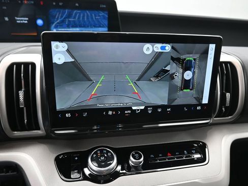 New 2025 Ford Expedition Active image 4