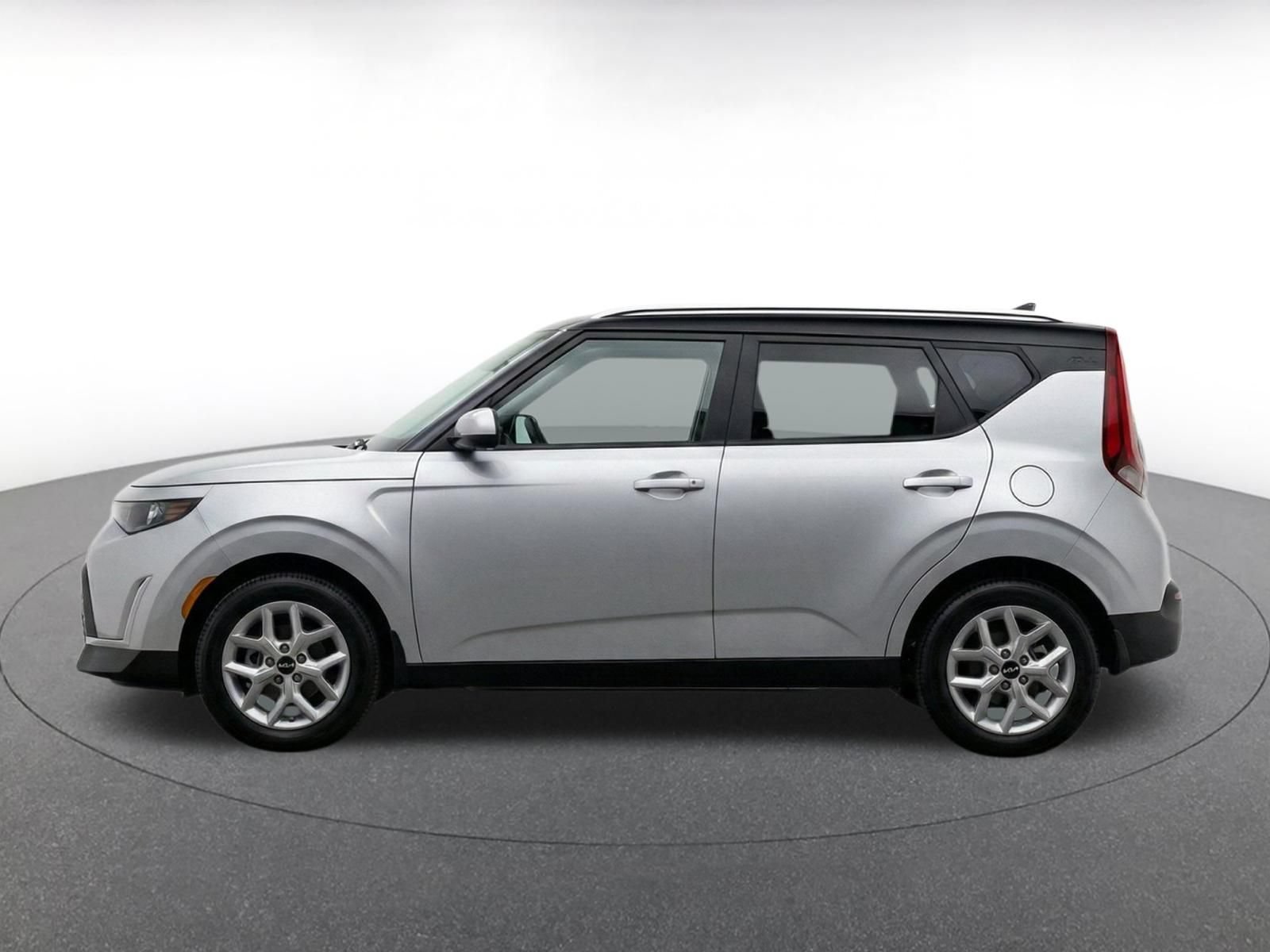 Used 2025 Kia Soul LX w/ LX Technology Package FWD image 4