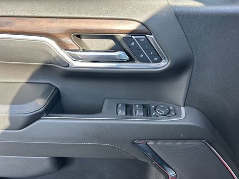 Used 2024 GMC Sierra 1500 SLT image 11