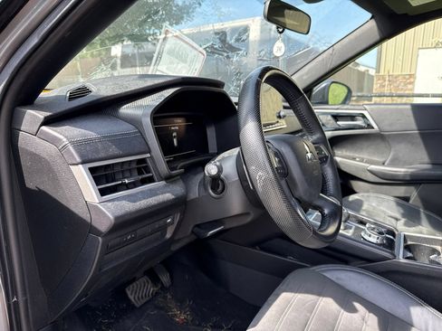 Used 2023 Mitsubishi Outlander SE Black Edition FWD image 11