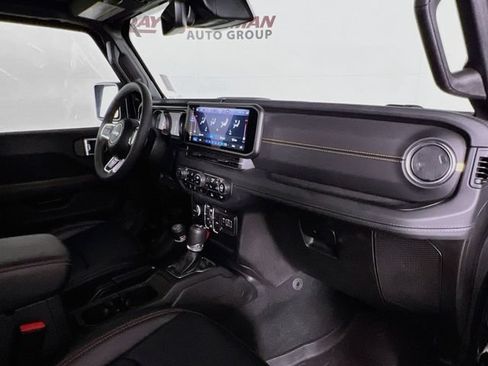 Used 2024 Jeep Wrangler Unlimited Sahara w/ Technology Group AWD/4WD image 39