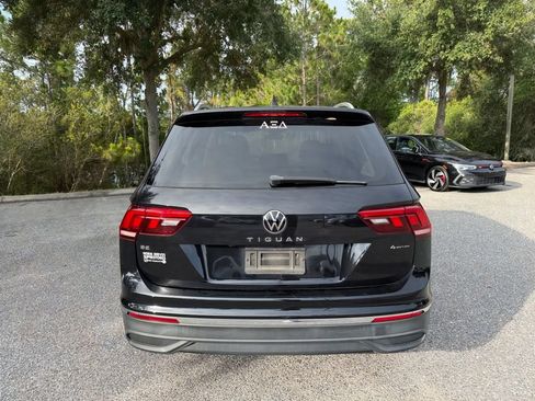 Used 2023 Volkswagen Tiguan SE w/ Panoramic Sunroof Package AWD/4WD image 11