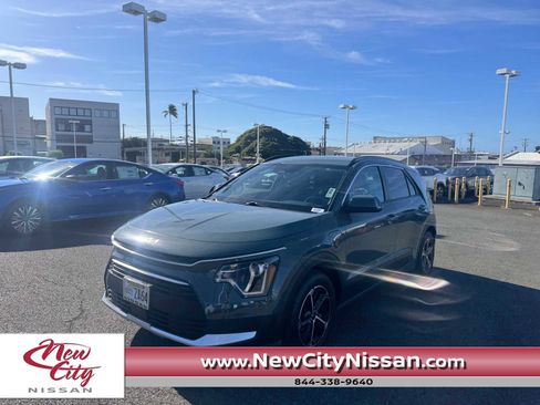 Used 2023 Kia Niro EX image 1