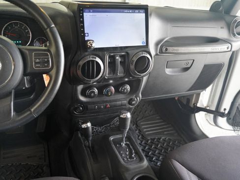 Used 2014 Jeep Wrangler Sport w/ Quick Order Package 24S AWD/4WD image 18