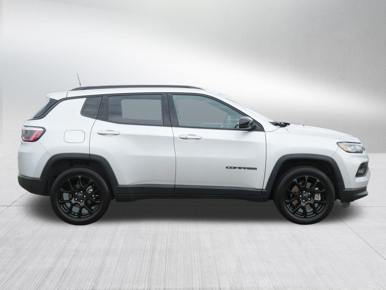 Used 2025 Jeep Compass Latitude w/ Convenience Group AWD/4WD image 8