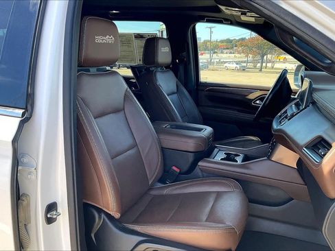 Used 2021 Chevrolet Suburban High Country image 12