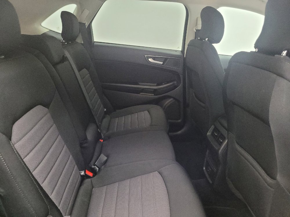 Used 2018 Ford Edge SE FWD image 19