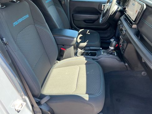 Used 2025 Jeep Wrangler Unlimited Rubicon 4xe image 13