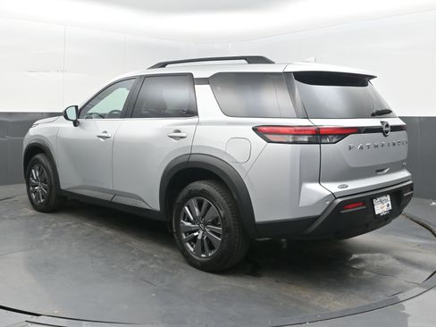 Used 2024 Nissan Pathfinder SV FWD image 6