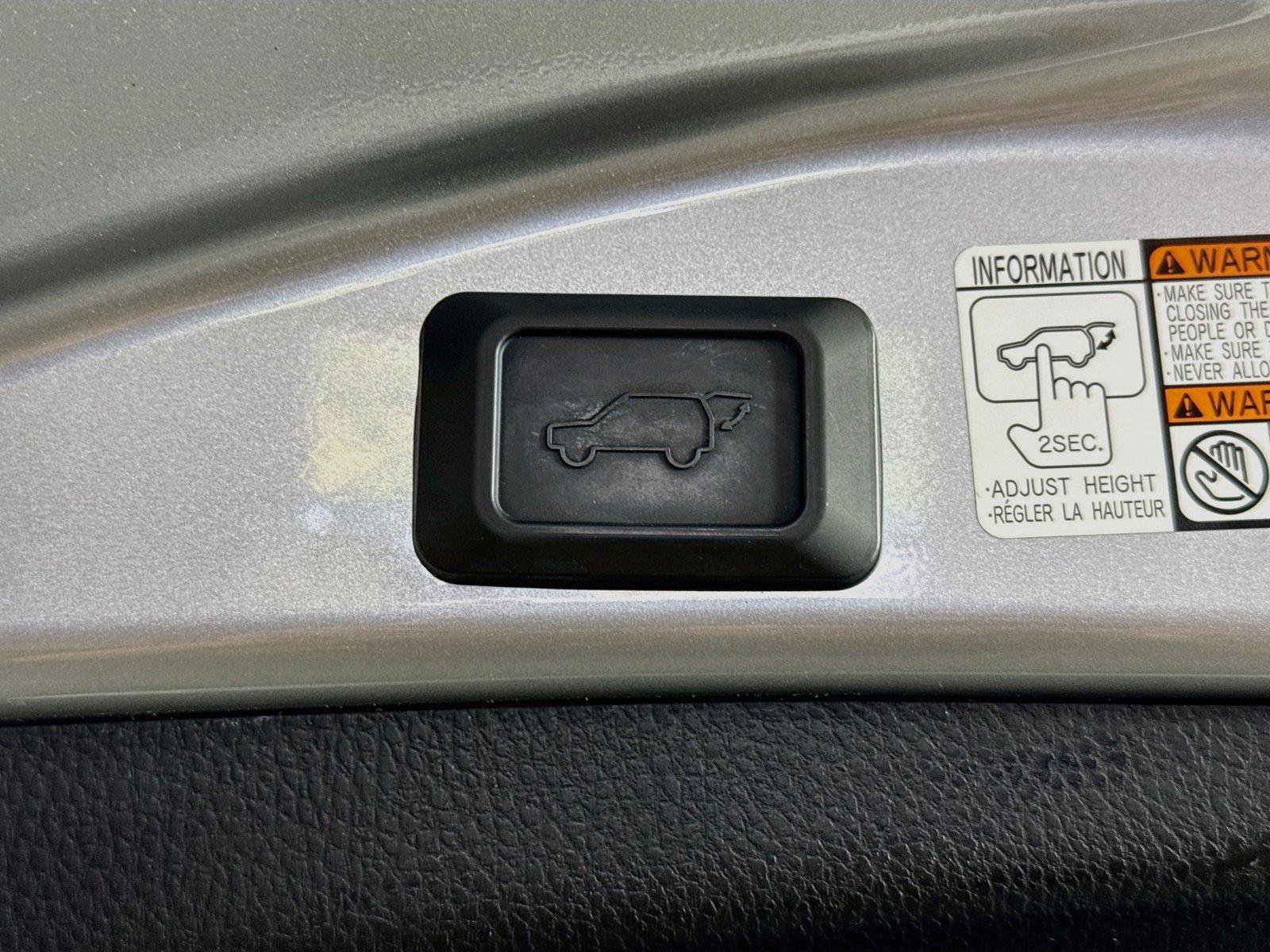 Used 2018 Toyota RAV4 XLE FWD image 35