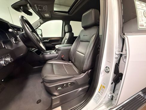Used 2024 GMC Sierra 3500 Denali w/ Denali Reserve Package image 12