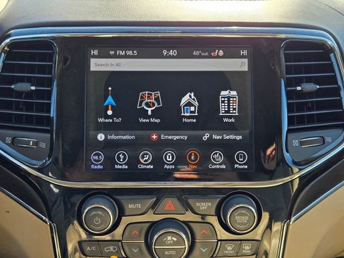 Used 2019 Jeep Grand Cherokee Overland AWD/4WD image 25