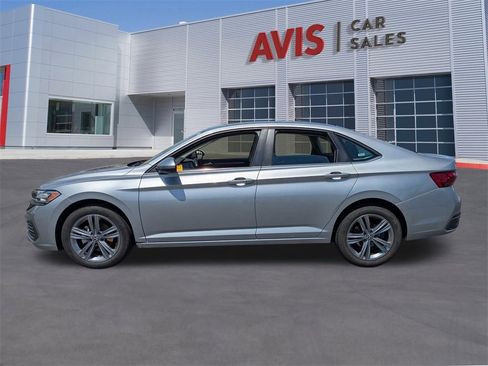 Used 2024 Volkswagen Jetta SE image 10