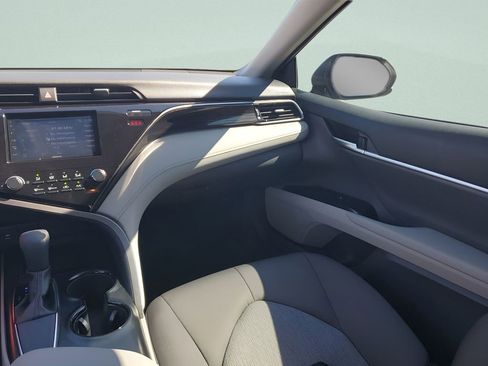 Used 2019 Toyota Camry LE image 11