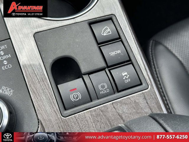 Used 2024 Toyota Highlander Platinum AWD/4WD image 38