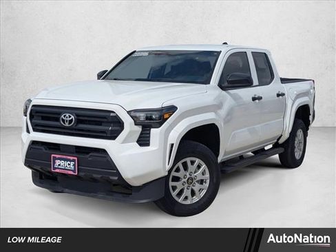 Used 2025 Toyota Tacoma SR image 1
