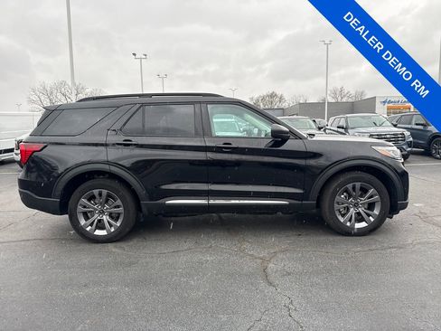 Used 2025 Ford Explorer Active w/ Active Comfort Package image 5
