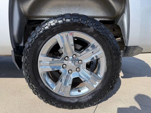 Used 2018 Chevrolet Silverado 1500 Custom w/ Custom Value Package AWD/4WD image 10