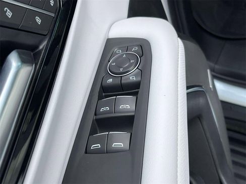 Used 2025 Chevrolet Suburban Premier image 27