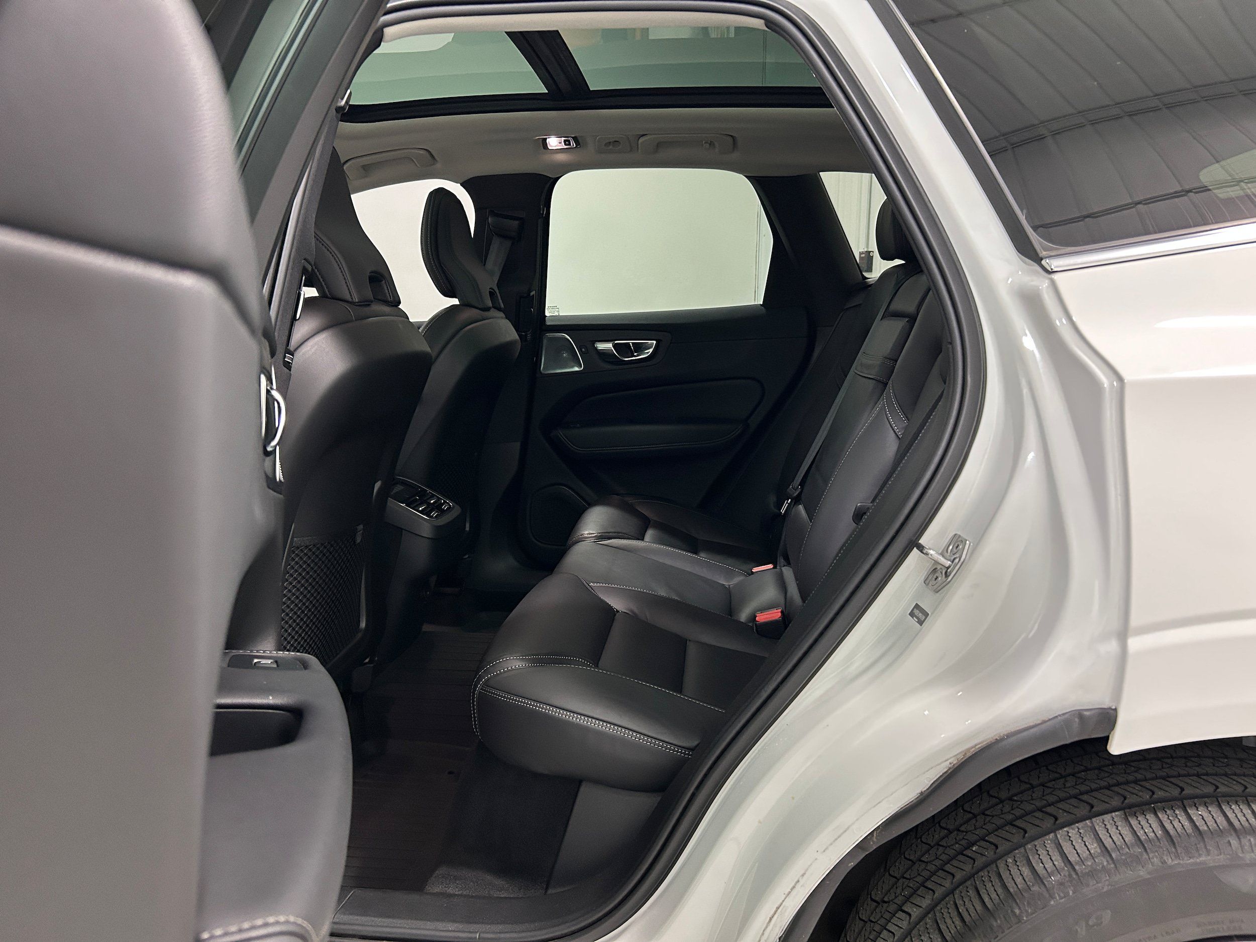 Used 2021 Volvo XC60 T5 Inscription AWD/4WD image 28