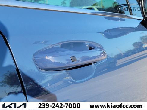 Used 2025 Kia Sorento EX w/ Panoramic Sunroof Package image 10