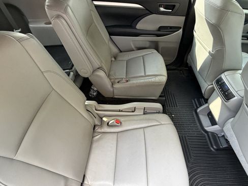 Used 2018 Toyota Highlander XLE FWD image 40