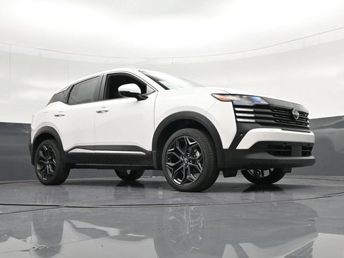 Used 2025 Nissan Kicks SR FWD image 33