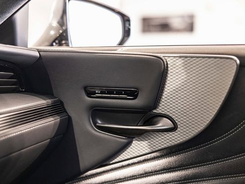 Used 2022 Lexus LS 500 F Sport image 31