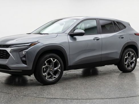 Used 2025 Chevrolet Trax LT w/ LT Convenience Package FWD image 3