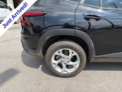 Used 2025 Chevrolet Trax LS w/ LS Convenience Package FWD image 13