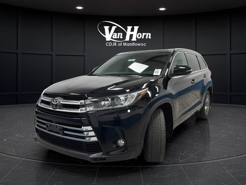 Used 2017 Toyota Highlander Limited Platinum AWD/4WD image 3