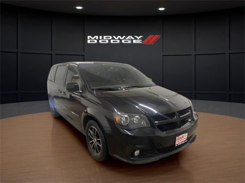 Used 2017 Dodge Grand Caravan GT image 1