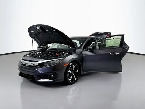 Used 2018 Honda Civic Touring image 18