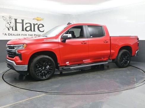 Used 2025 Chevrolet Silverado 1500 LT w/ Leather Package AWD/4WD image 31