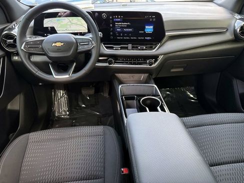 Used 2025 Chevrolet Equinox LT FWD image 15