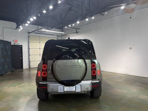 Used 2025 Land Rover Defender 110 S image 7