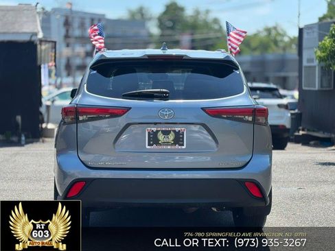 Used 2021 Toyota Highlander XLE AWD/4WD image 5
