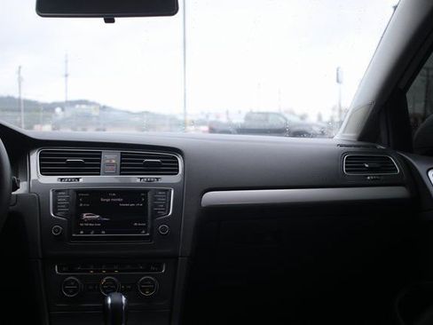 Used 2016 Volkswagen e-Golf SE image 12