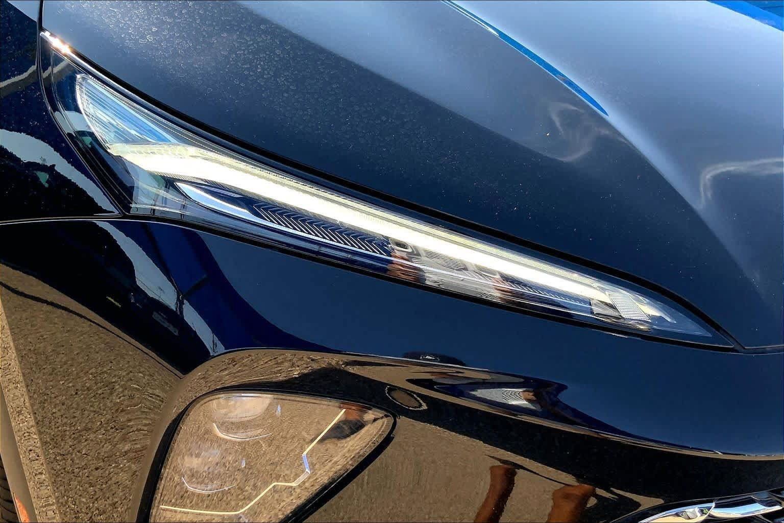 Certified 2025 Buick Envision Preferred AWD/4WD image 28
