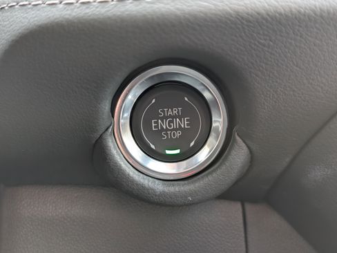 Used 2025 Chevrolet Suburban Z71 w/ Comfort Package image 36