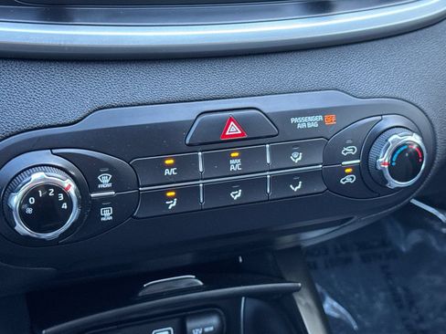 Used 2017 Kia Sorento AWD image 21