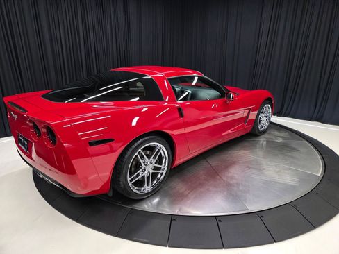 Used 2006 Chevrolet Corvette Coupe w/ Preferred Equipment Group RWD image 13