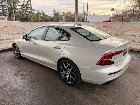 Used 2019 Volvo S60 T6 Momentum image 13