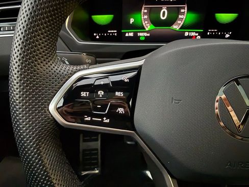 Used 2023 Volkswagen Tiguan SE R-Line image 25