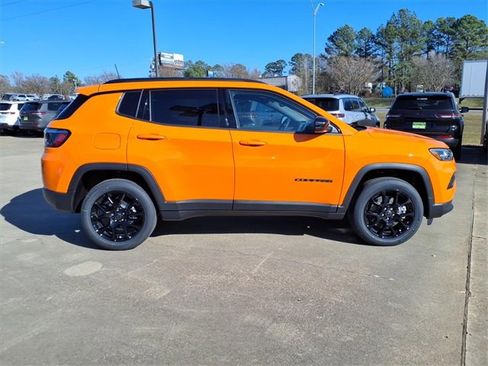 New 2026 Jeep Compass Latitude image 2